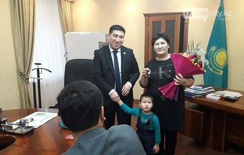 В ЗКО три многодетные семьи из Аксая получили ключи от 4-к..., фото-1 В ЗКО три многодетные семьи из Аксая получили ключи от 4-комнатных новых квартир, фото-1